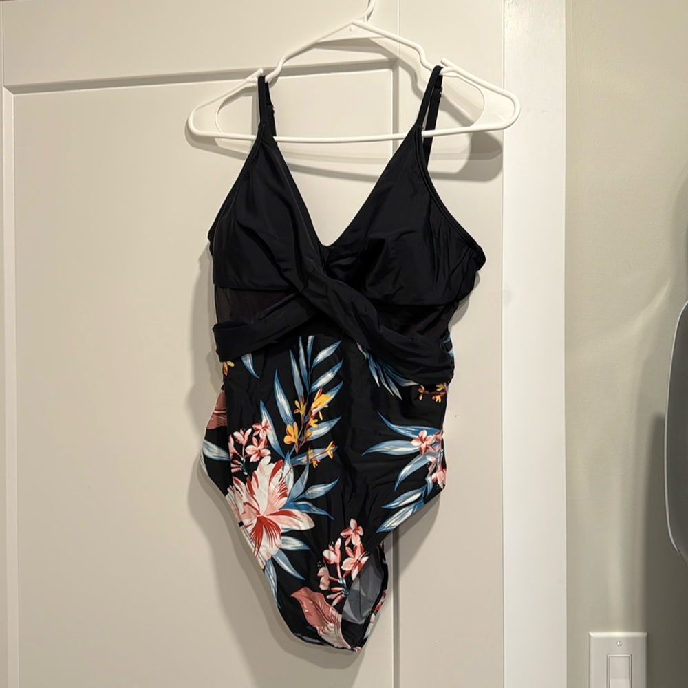 CUPSHE one piece bathing suit
